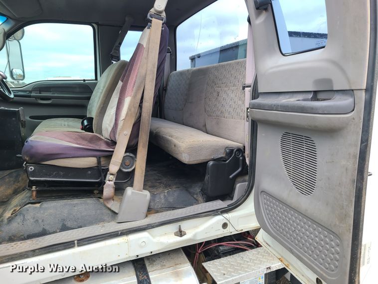 image for item HM9302 2000 Ford F650 Super Duty  utility truck