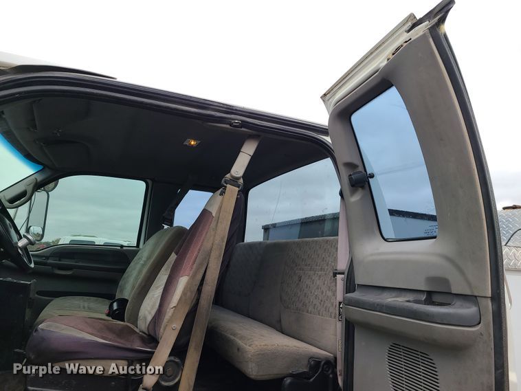 image for item HM9302 2000 Ford F650 Super Duty  utility truck