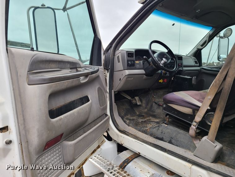 image for item HM9302 2000 Ford F650 Super Duty  utility truck