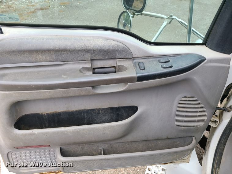 image for item HM9302 2000 Ford F650 Super Duty  utility truck