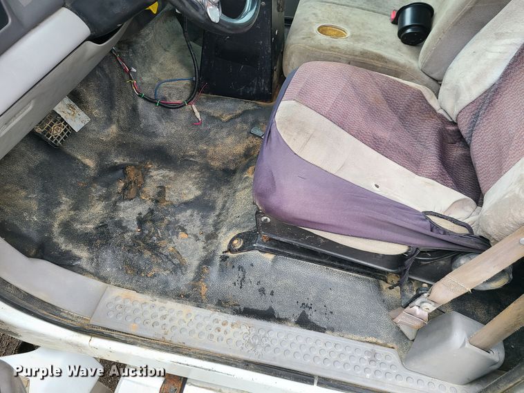 image for item HM9302 2000 Ford F650 Super Duty  utility truck