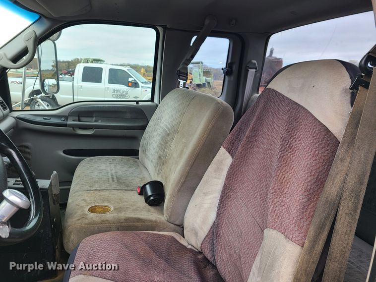 image for item HM9302 2000 Ford F650 Super Duty  utility truck