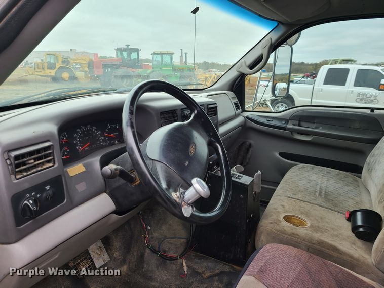 image for item HM9302 2000 Ford F650 Super Duty  utility truck