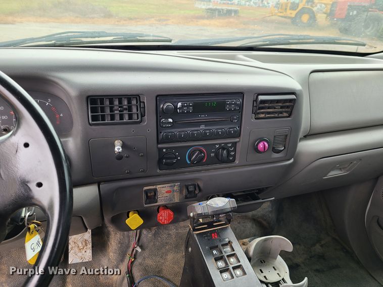 image for item HM9302 2000 Ford F650 Super Duty  utility truck