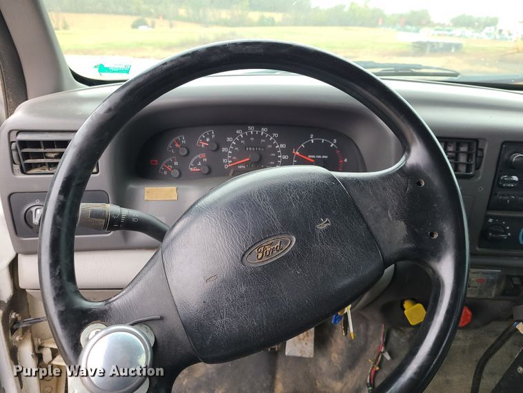 image for item HM9302 2000 Ford F650 Super Duty  utility truck