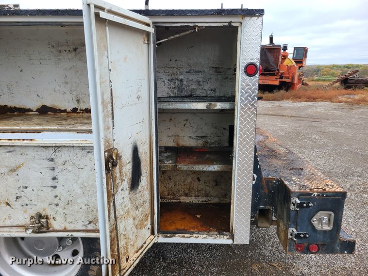 image for item HM9302 2000 Ford F650 Super Duty  utility truck