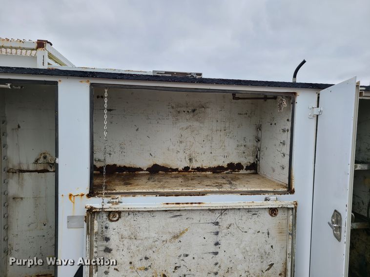 image for item HM9302 2000 Ford F650 Super Duty  utility truck