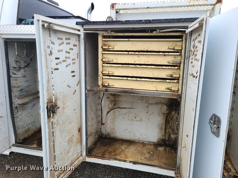 image for item HM9302 2000 Ford F650 Super Duty  utility truck