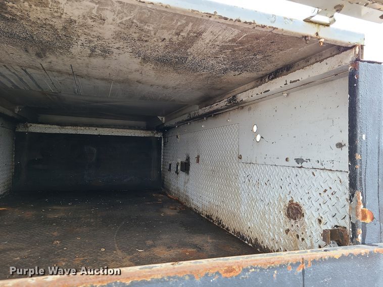 image for item HM9302 2000 Ford F650 Super Duty  utility truck