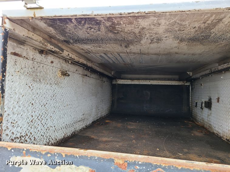 image for item HM9302 2000 Ford F650 Super Duty  utility truck