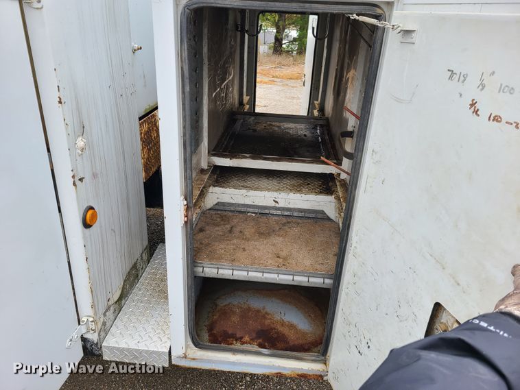 image for item HM9302 2000 Ford F650 Super Duty  utility truck