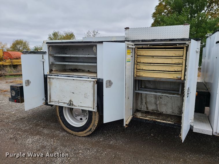 image for item HM9302 2000 Ford F650 Super Duty  utility truck