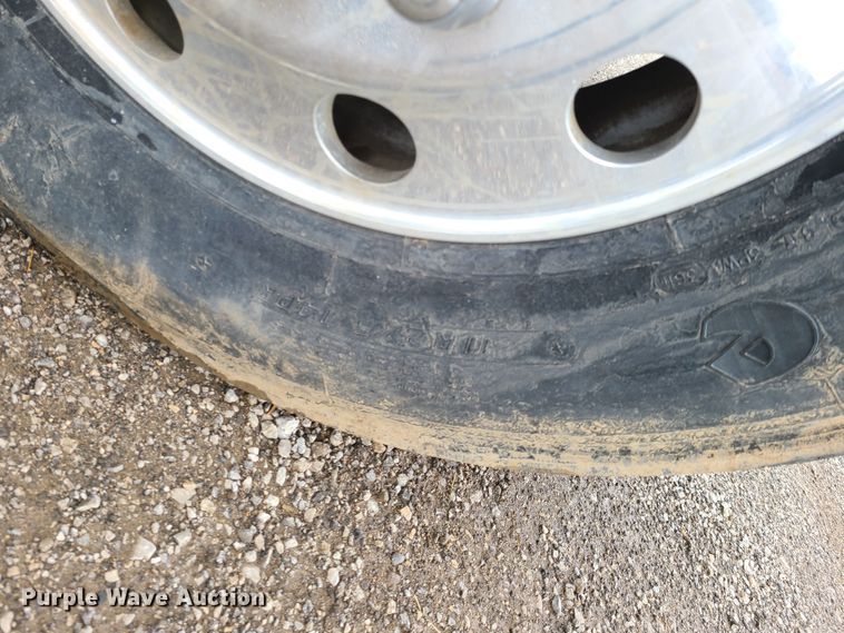 image for item HM9302 2000 Ford F650 Super Duty  utility truck