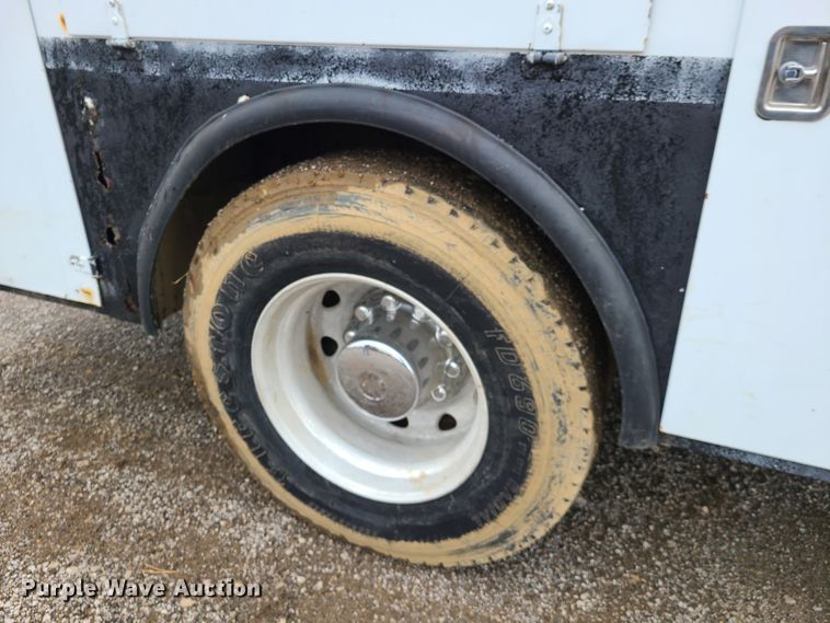 image for item HM9302 2000 Ford F650 Super Duty  utility truck