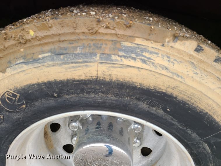 image for item HM9302 2000 Ford F650 Super Duty  utility truck