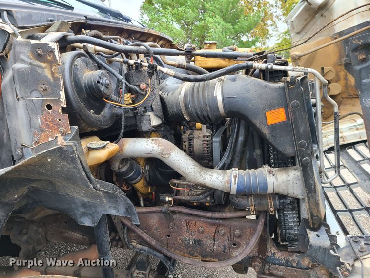 image for item HM9302 2000 Ford F650 Super Duty  utility truck