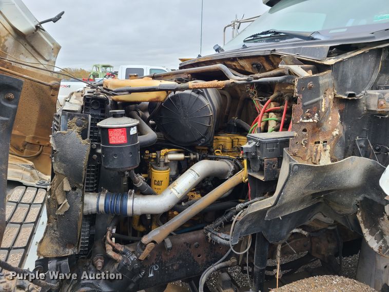 image for item HM9302 2000 Ford F650 Super Duty  utility truck