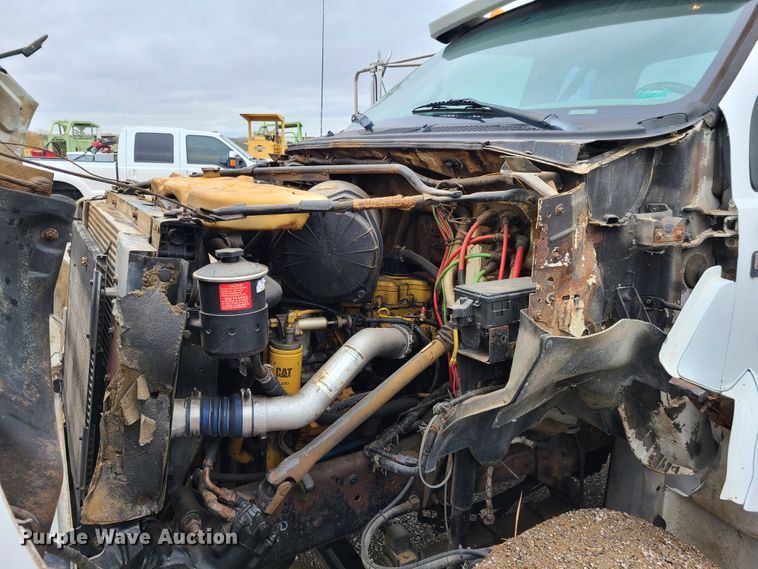 image for item HM9302 2000 Ford F650 Super Duty  utility truck