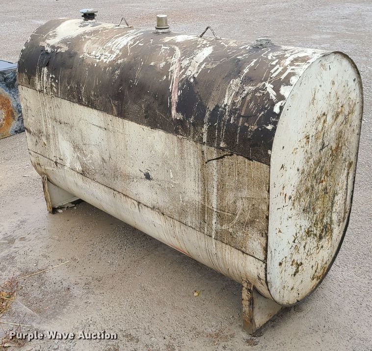 image for item HM9313 (2) bulk oil tanks