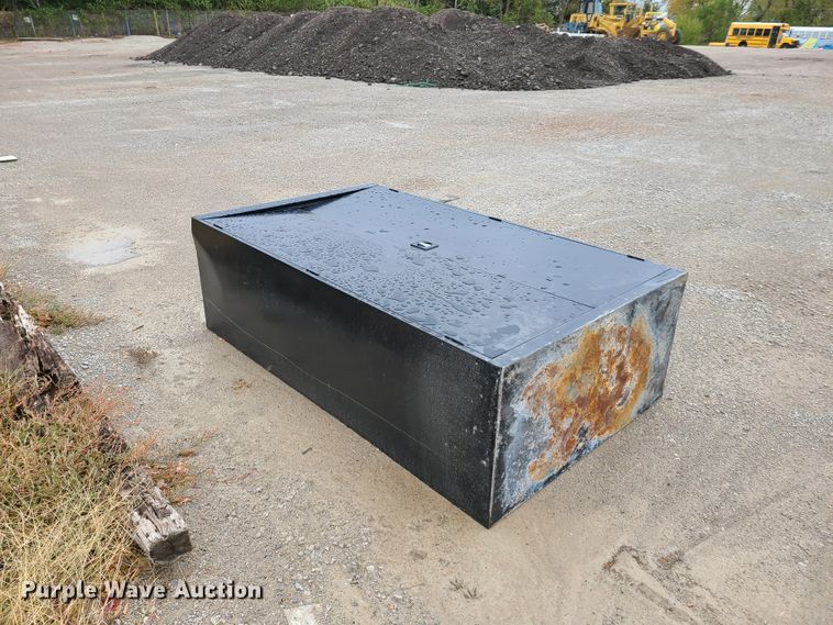 image for item HM9313 (2) bulk oil tanks