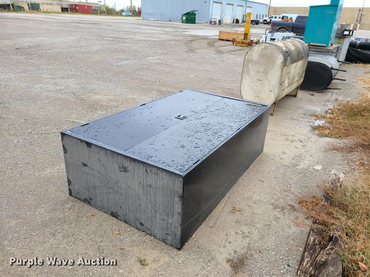 image for item HM9313 (2) bulk oil tanks