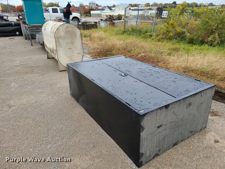 image for item HM9313 (2) bulk oil tanks