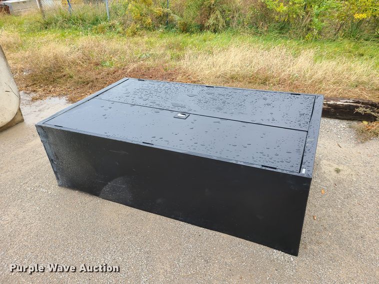 image for item HM9313 (2) bulk oil tanks