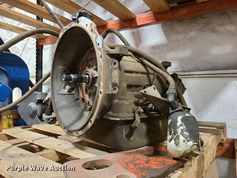 image for item HM9316 Caterpillar 3126 six cylinder diesel engine