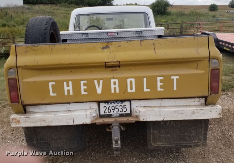 image for item HN9282 1972 Chevrolet Custom Deluxe 20  pickup truck
