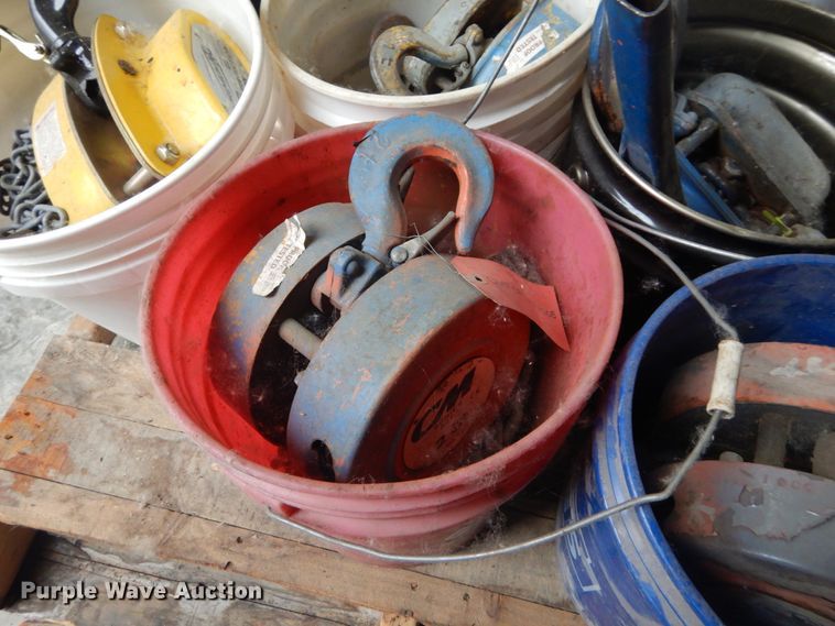 image for item HV9501 Hoists and come-a-longs