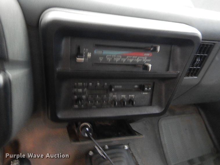 image for item HW9171 1990 Ford F150  pickup truck