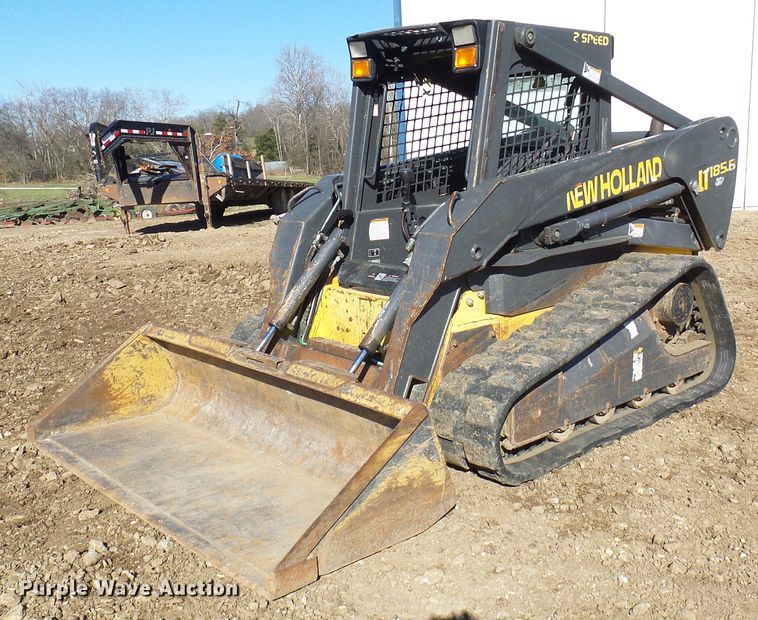 image for item DC2887 2005 New Holland LT185B  tracked skid steer loader