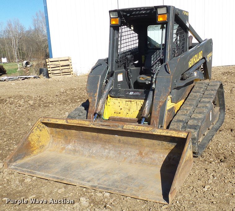 image for item DC2887 2005 New Holland LT185B  tracked skid steer loader