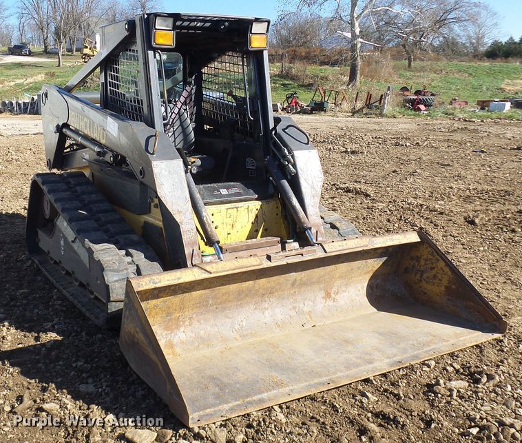 image for item DC2887 2005 New Holland LT185B  tracked skid steer loader