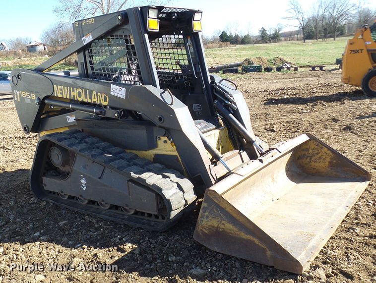 image for item DC2887 2005 New Holland LT185B  tracked skid steer loader