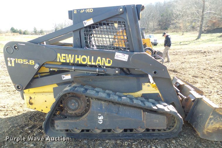 image for item DC2887 2005 New Holland LT185B  tracked skid steer loader