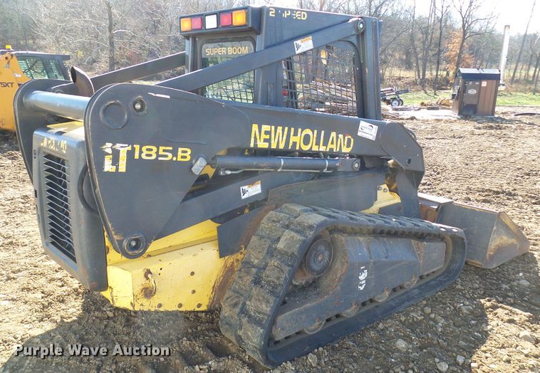 image for item DC2887 2005 New Holland LT185B  tracked skid steer loader