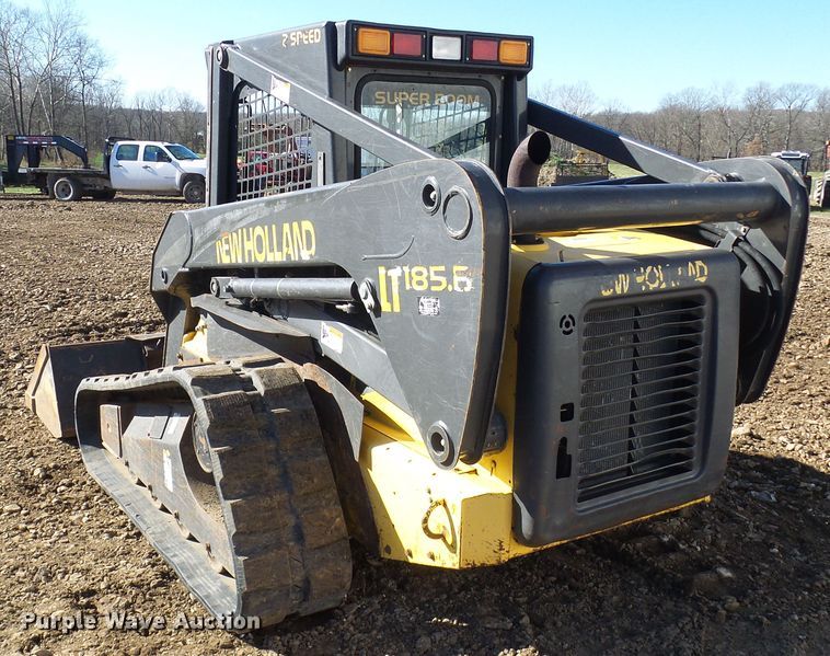 image for item DC2887 2005 New Holland LT185B  tracked skid steer loader