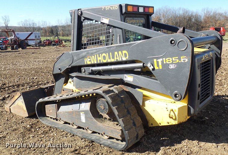 image for item DC2887 2005 New Holland LT185B  tracked skid steer loader