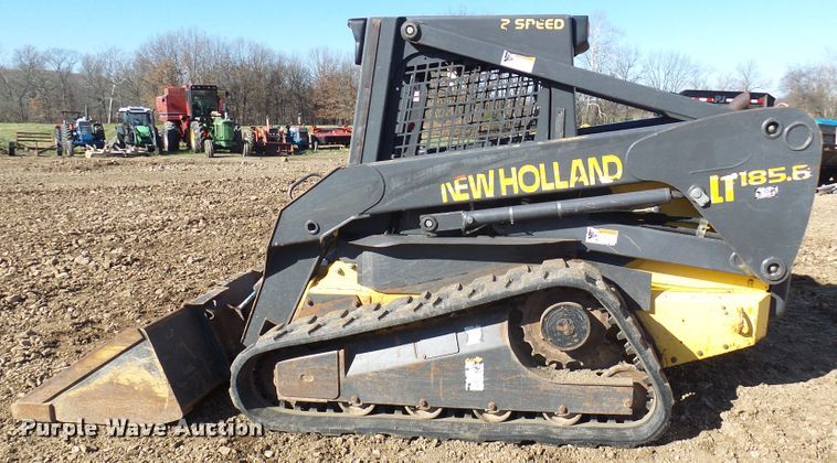 image for item DC2887 2005 New Holland LT185B  tracked skid steer loader