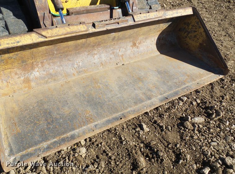 image for item DC2887 2005 New Holland LT185B  tracked skid steer loader