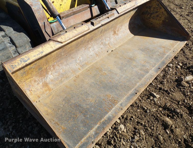 image for item DC2887 2005 New Holland LT185B  tracked skid steer loader