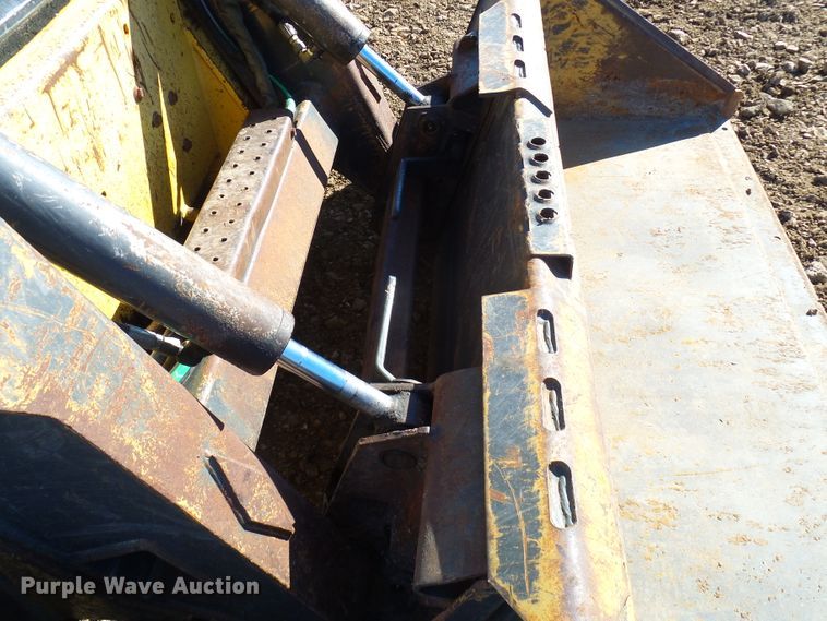 image for item DC2887 2005 New Holland LT185B  tracked skid steer loader