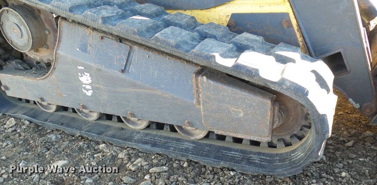 image for item DC2887 2005 New Holland LT185B  tracked skid steer loader