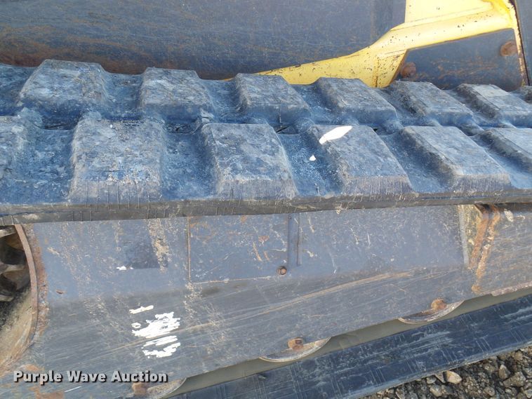 image for item DC2887 2005 New Holland LT185B  tracked skid steer loader