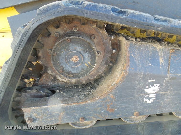 image for item DC2887 2005 New Holland LT185B  tracked skid steer loader