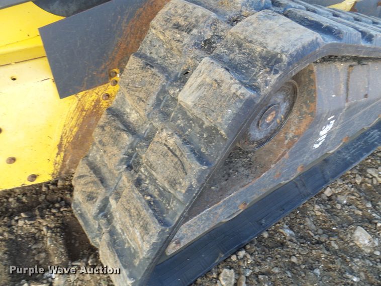 image for item DC2887 2005 New Holland LT185B  tracked skid steer loader