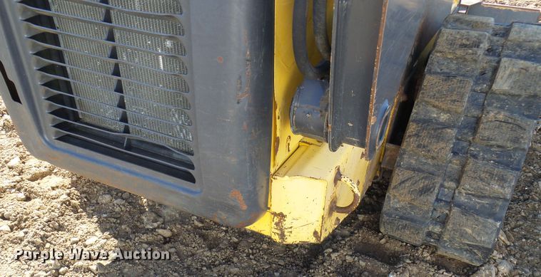 image for item DC2887 2005 New Holland LT185B  tracked skid steer loader