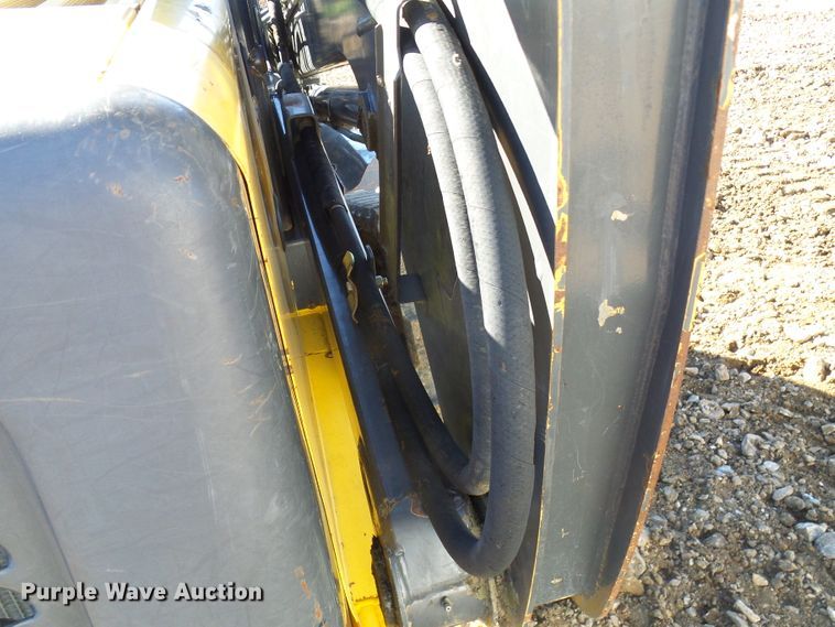 image for item DC2887 2005 New Holland LT185B  tracked skid steer loader