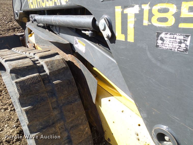 image for item DC2887 2005 New Holland LT185B  tracked skid steer loader